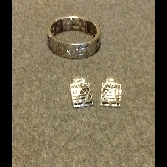 Stainless steel bracelet and earring set