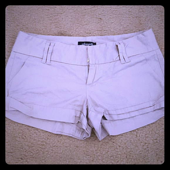 Kaki shorts never worn