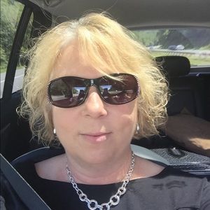 Meet your Posher, Connie