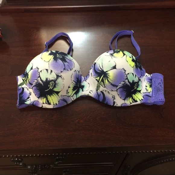 Victoria PINK size 34B bra