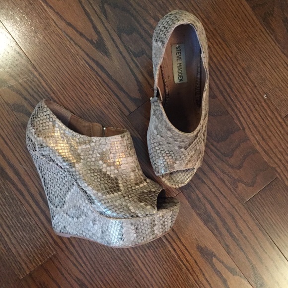 Steve Madden Wedges