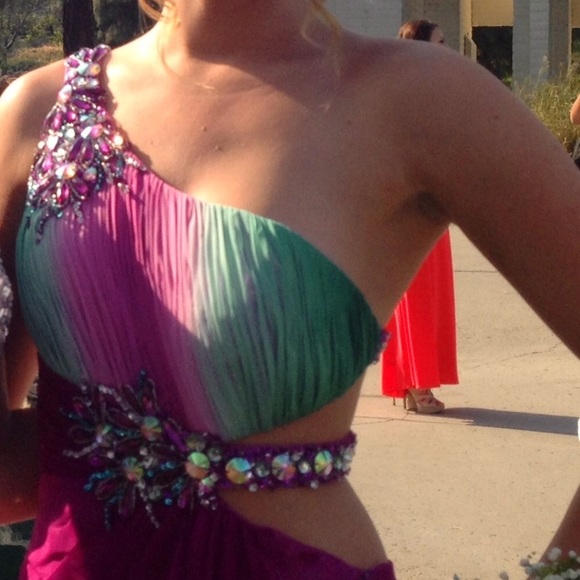 Prom dress - Picture 2 of 4