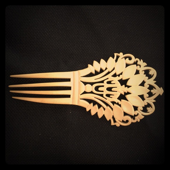 Bakelite Vintage Hair Comb Scrolled