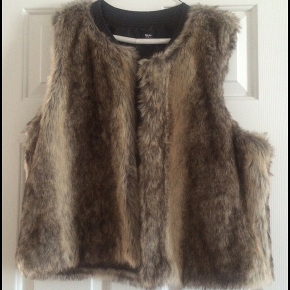 NWOT faux fur vest - Picture 1 of 2