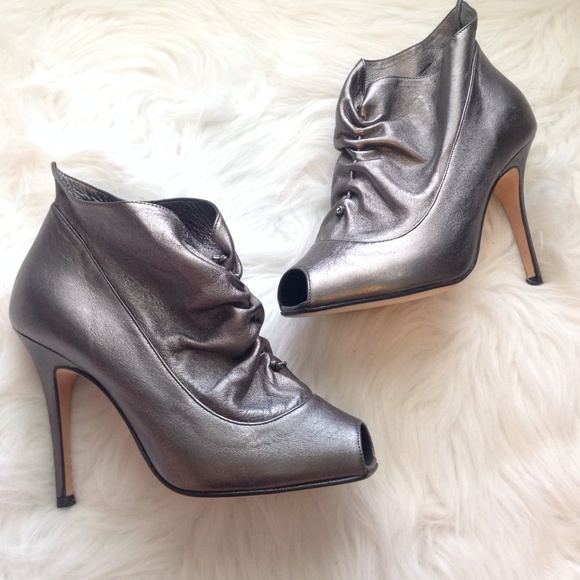 NWOT Manolo Blahnik Pewter Booties - Picture 3 of 4