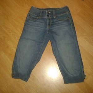 Apt 9 Blue Denim Capris with Cute button details