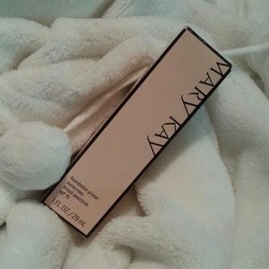 Makeup foundation primer SPF 15
