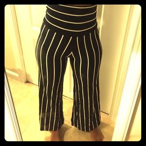 Black and white stripped yoga pants