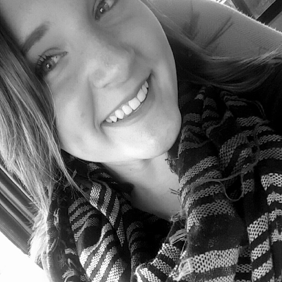 Meet your Posher, Amanda kay - Picture 2 of 2