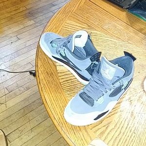 Jordan 4's green Glow's