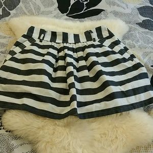Stripped short skirt