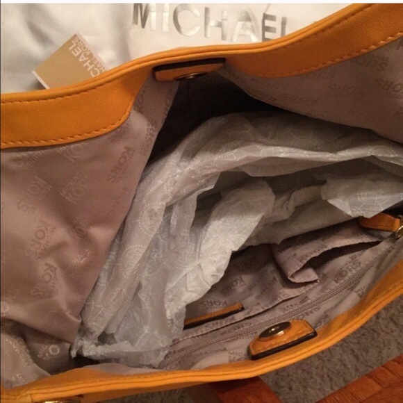 SOLD🎀 - Picture 2 of 3