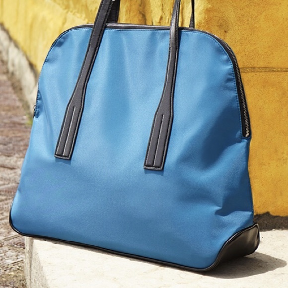 DSW Handbags - ⚠️PRICE DROP⚠️NWT Big Blue Tote
