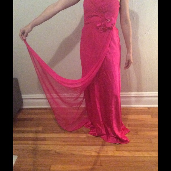 Beautiful fuschia dress - Picture 2 of 4