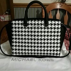 MICHAEL KORS large houndstooth selma pink set