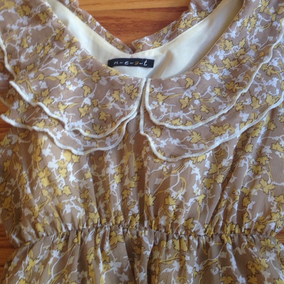 Yellow & White Pretty Floral Dress, ruffles. - Picture 2 of 4