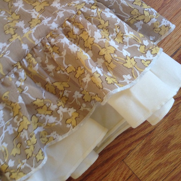 Yellow & White Pretty Floral Dress, ruffles. - Picture 3 of 4