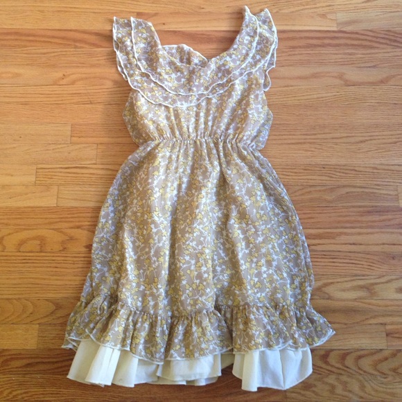 Yellow & White Pretty Floral Dress, ruffles. - Picture 4 of 4