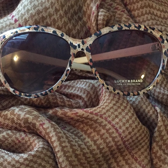 SOLD, SOLD/LUCKY BRAND" ANIMAL PRINT DESGNR SUNGLS - Picture 3 of 4
