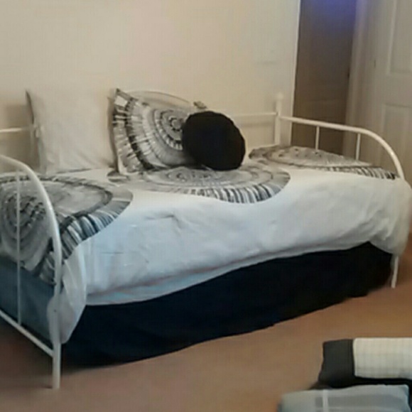 PRICE DROP :) Twin bed set