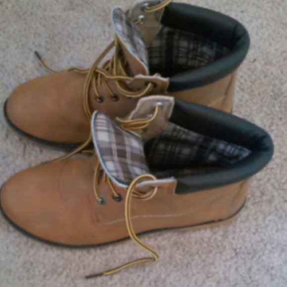 Shoes - Picture 2 of 3