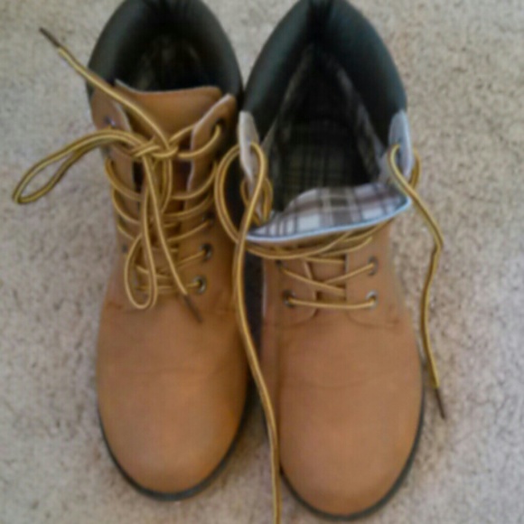 Shoes - Picture 3 of 3