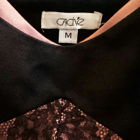 CACHE LACED PINK/BLK CROP TOP - Picture 2 of 4