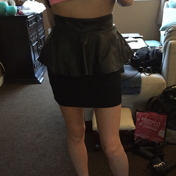 LF peplum skirt. - Picture 4 of 4