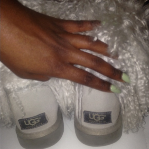 Uggs size 6 just a few stains in the front only - Picture 3 of 4