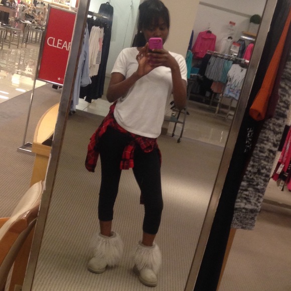 Uggs size 6 just a few stains in the front only - Picture 4 of 4