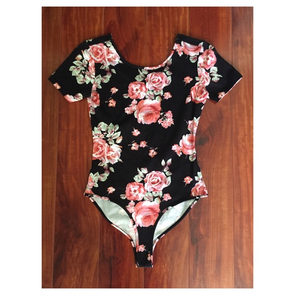 Forever 21 Other - Cute floral print bodysuit