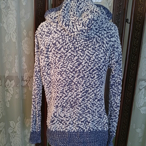 Blue white hoodie sweater - Picture 2 of 3
