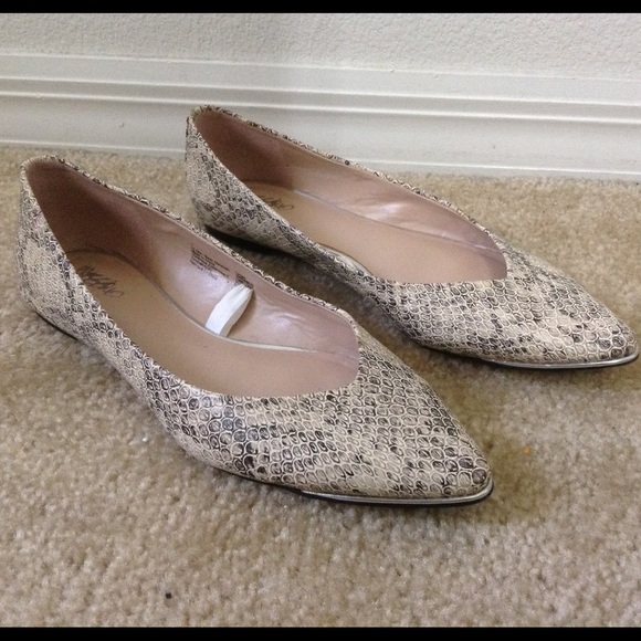 ❌SOLD❌Snake skin print flats size 7 - Picture 2 of 4