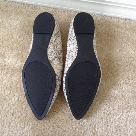 ❌SOLD❌Snake skin print flats size 7 - Picture 3 of 4