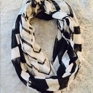 B/W infinity scarf