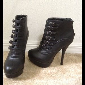 High heel boots size 7