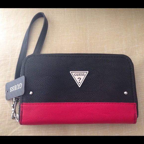 GUESS WRISTLET (NWT)