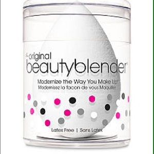 NWT Authentic Beautyblender PURE- SEALED