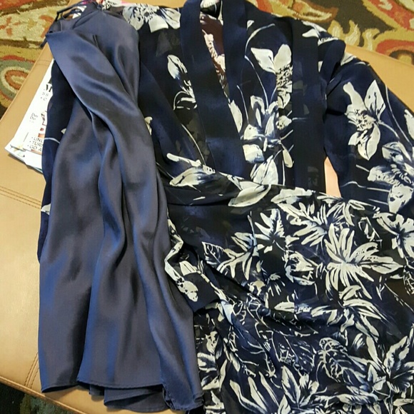 × Robe is Sold× Victoria Secret Robe and Chemise - Picture 4 of 4