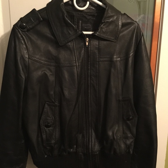 Woman leather black jacket - Picture 2 of 3
