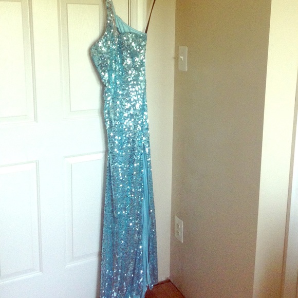 Homecoming dress - Picture 1 of 3
