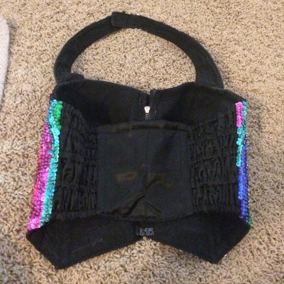 Crop top . Velcro at top to fit right. - Picture 2 of 4