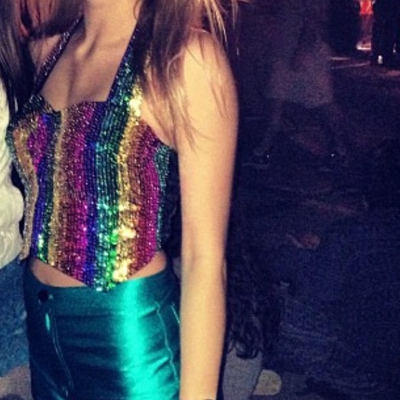 Crop top . Velcro at top to fit right. - Picture 3 of 4