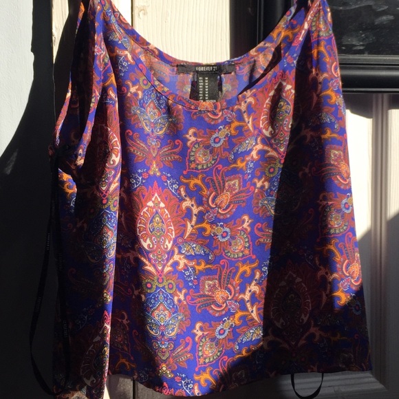 Beautiful vibrant crop top