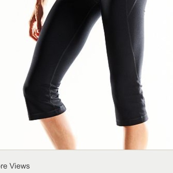 ⁉️SOLD⁉️ Nike Dri Fit relaxed leg crops.