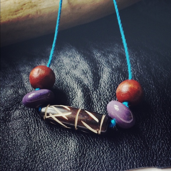 Beaded necklace with multi color stones - Picture 2 of 2