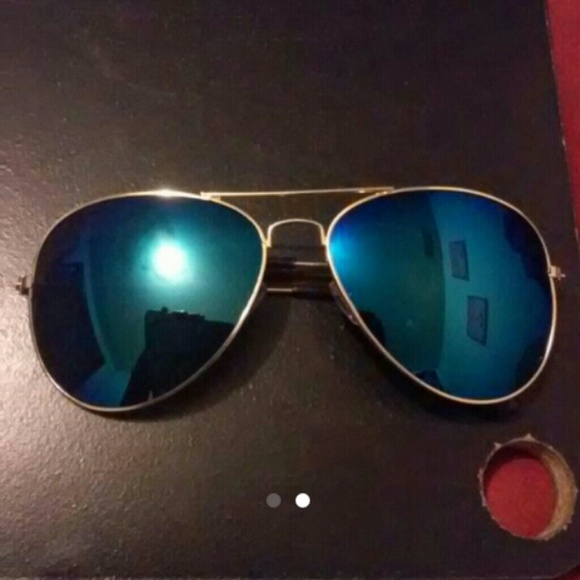 Aviator sunglasses gold frame blue lenses