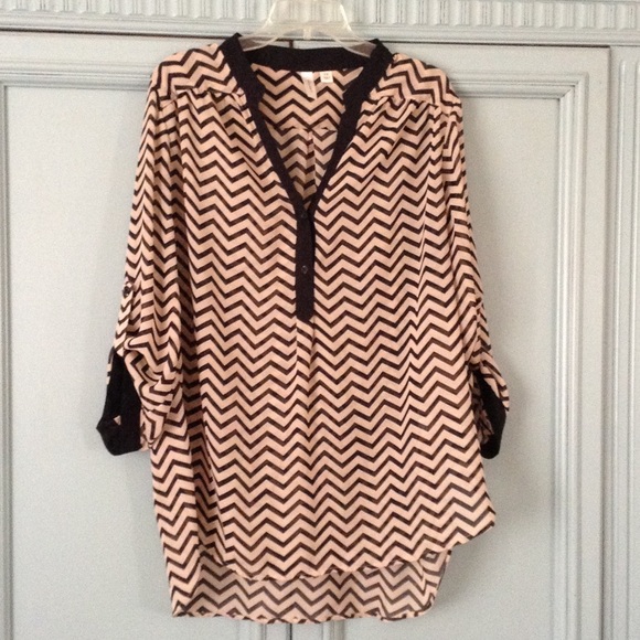 Tan/black chevron loose fitting shirt