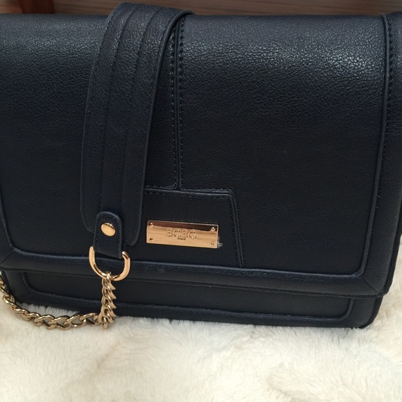 2 DAY SALE!! 👗👠 BCBG handbag!  SOLD! - Picture 2 of 4