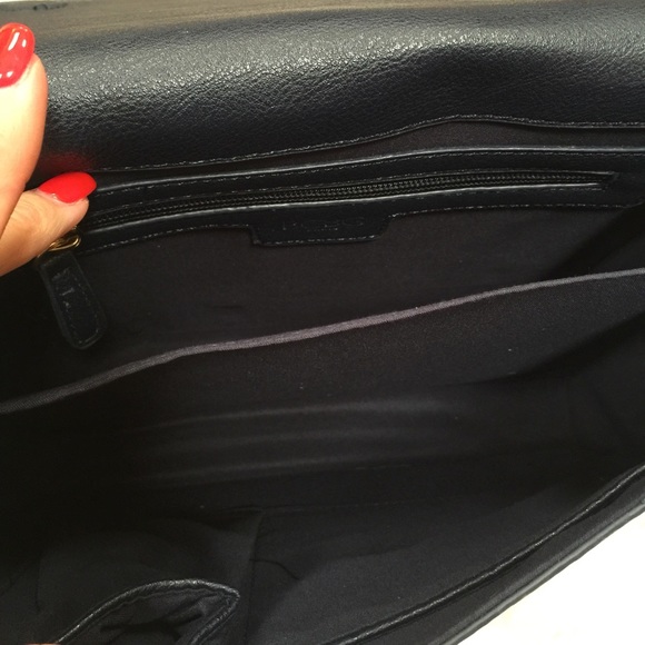 2 DAY SALE!! 👗👠 BCBG handbag!  SOLD! - Picture 3 of 4